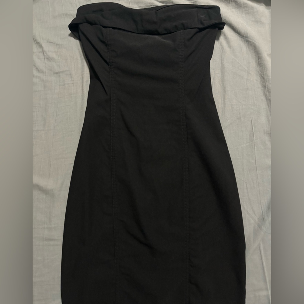 black mini bodycon dress